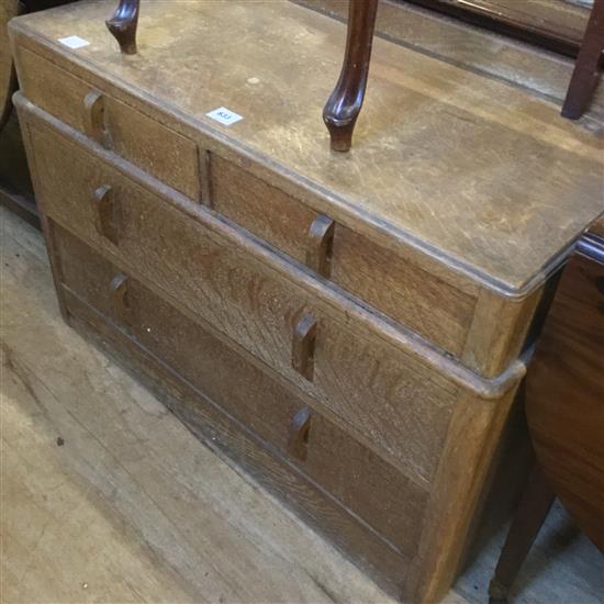 1930's oak chest of drawers(-)